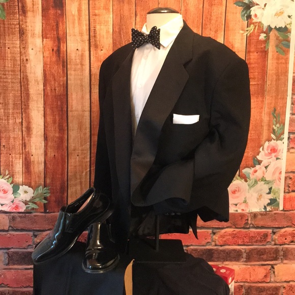 Neil Allyn Tuxedo Coat - Picture 13 of 17